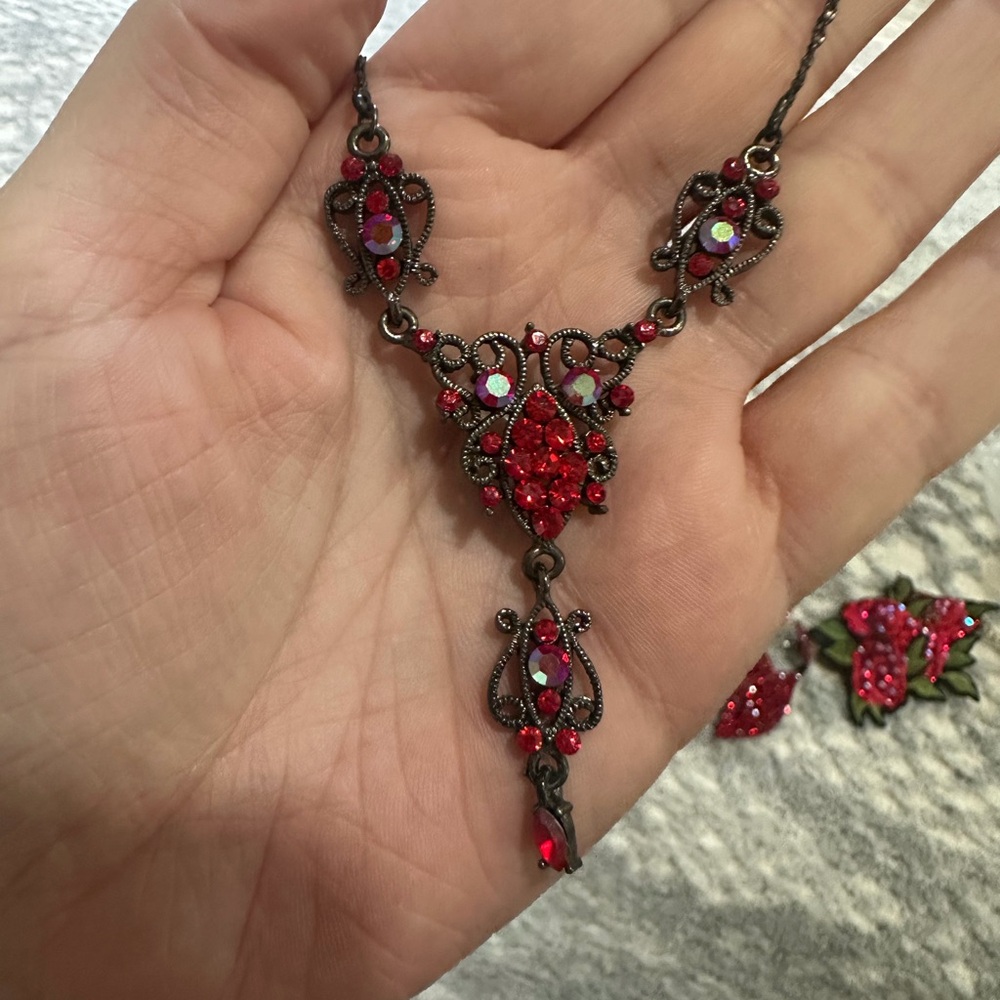 Vintage-Inspired Red Crystal Necklace